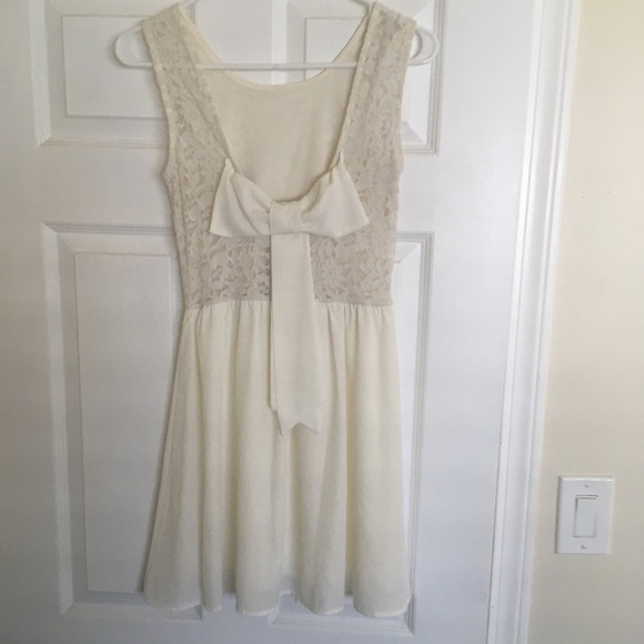 Lace dress 👗 - Picture 4 of 6